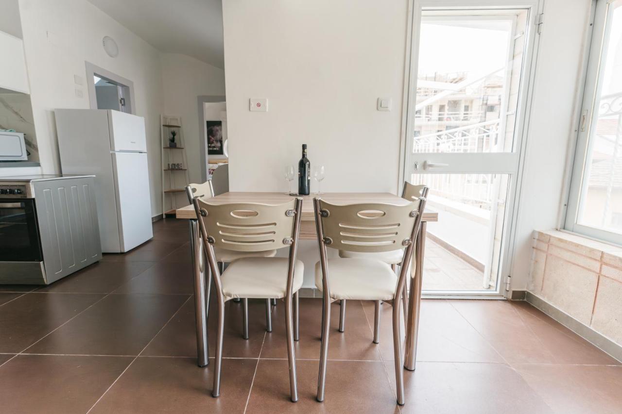 Aristo Machne Yehuda Boutique Apartments Єрусалим Екстер'єр фото